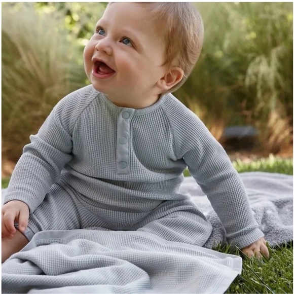 Barefoot dreams baby bundle Malibu collection 6-12 months